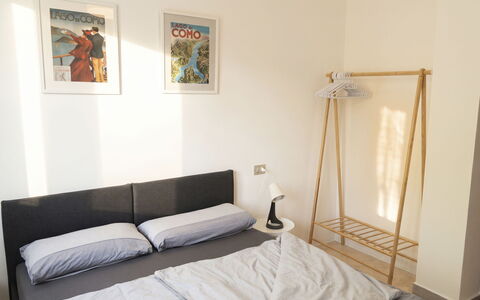 Varenna 648: Mueble, Cama, Diseño De Interiores, Habitación, Suelo, Lecho, Piso, Sábana, Madera, Habitación