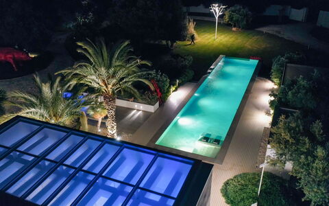 Villa Vinner: Agua, Planta, Ligero, Verde, Piscina, Edificio, Encendiendo, Árbol, Rectángulo, Ocio