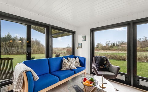 Jule - 1.3Km to the Fjord: Diseño De Interiores, Sala, Techo, Sofá, Madera Dura, Manchas De Madera, Silla, Diseño, Tablón