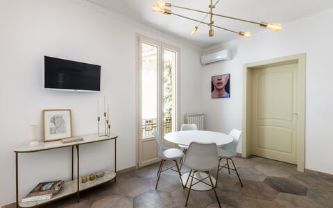 Alma Suite: Mueble, Propiedad, Marco, Diseño De Interiores, Mesa, Madera, Encendiendo, Piso, Suelo