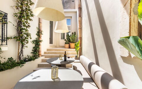 Alma Suite: Propiedad, Planta, Diseño De Interiores, Arquitectura, Madera, Suelo, Propiedad Material, Piso, Bienes Raíces, Diseño Urbano