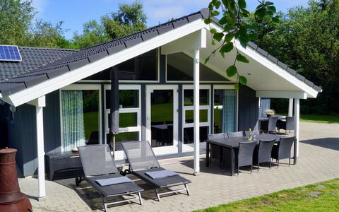 Stillfrieda - 12Km from the Sea: Mueble, Diseño De Interiores, Piso, Suelo, Techo, Habitación, Silla, Mesa, Departamento, Cocina Y Comedor Mesa