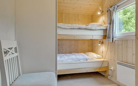 Aviaja - 12Km from the Sea: Madera, Habitación, Cama, Diseño De Interiores, Techo, Suelo, Piso, Mueble, Lecho, Habitación
