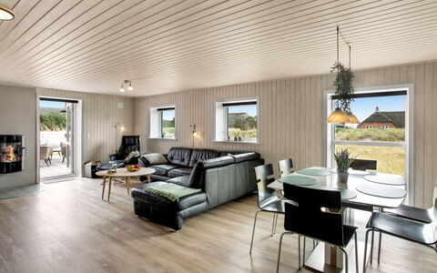 Dirtje - 200M from the Sea: Madera, Techo, Piso, Diseño De Interiores, Suelo, Suelos De Madera, Madera Dura, Sala, Tablón, Manchas De Madera