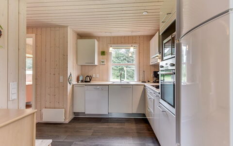 Akkar - 1.8Km from the Sea: Cocina, Piso, Madera, Mostrador, Diseño De Interiores, Aparato De Cocina, Suelo, Electrodoméstico, Techo, Gabinetes
