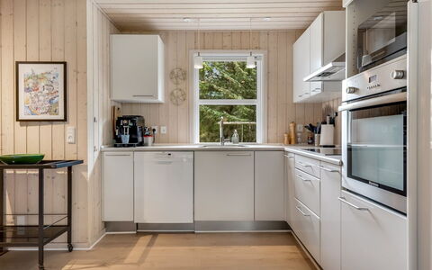 Akkar - 1.8Km from the Sea: Aparato De Cocina, Cocina, Electrodoméstico, Mostrador, Piso, Madera, Diseño De Interiores, Gabinetes, Mueble, Suelo