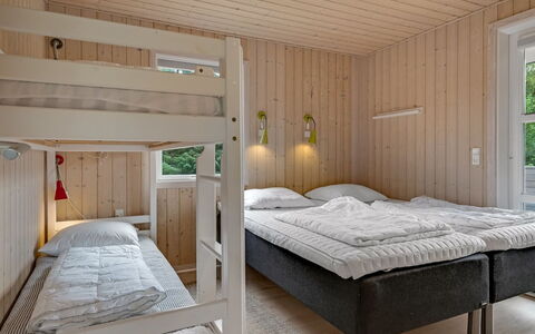 Akkar - 1.8Km from the Sea: Habitación, Madera, Cama, Diseño De Interiores, Techo, Lecho, Suelo, Litera, Sábana, Marco De La Cama