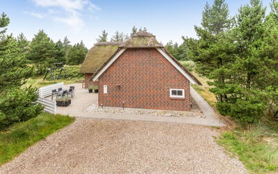 Ronna - 2.2Km from the Sea