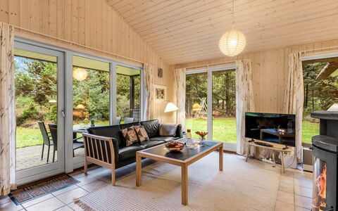 Mart - 1.6Km from the Sea: Madera, Piso, Techo, Diseño De Interiores, Suelo, Casa, Cabaña, Sala, Suelos De Madera, Habitación