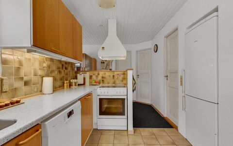 Pernilla - 2Km from the Sea: Piso, Diseño De Interiores, Electrodoméstico, Cocina, Madera, Suelo, Mostrador, Aparato De Cocina, Techo, Gabinetes