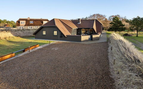 Oskari - 1.3Km from the Sea: Madera, Techo, Arquitectura, Casa, Casa, Cabaña, Vía Muerta, Madera Dura, Pendiente, Inmuebles