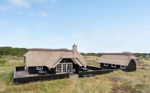 Kajin - 200M from the Sea: Madera, Techo, Arquitectura, Casa, Casa, Cabaña, Vía Muerta, Madera Dura, Pendiente, Inmuebles