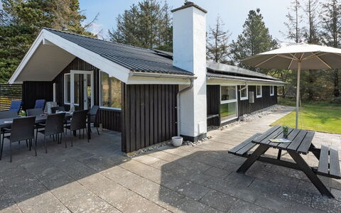 Darina - 1.5Km from the Sea: Madera, Techo, Casa, Casa, Arquitectura, Vía Muerta, El Terreno Del Lote, Cabaña, Cobertizo, Edificios Del Jardín