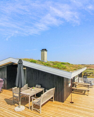 Scarlett - 300M from the Sea