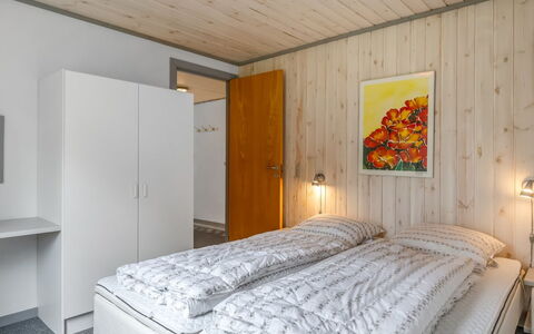 Tala - 4Km from the Sea: Diseño De Interiores, Habitación, Cama, Madera, Techo, Mueble, Habitación, Suelo, Sábana, Piso