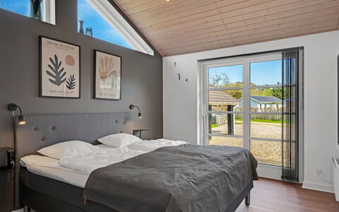 Svenn - 400M from the Sea: Cama, Habitación, Diseño De Interiores, Marco De La Cama, Lecho, Techo, Sábana, Almohada, Arrojar La Almohada, Linos