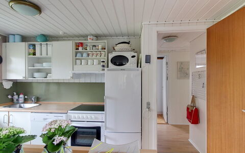 Kastehelmi - 400M from the Sea: Cocina, Aparato De Cocina, Diseño De Interiores, Electrodoméstico, Piso, Madera, Mostrador, Mueble, Suelo, Habitación