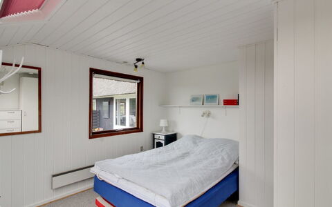 Kastehelmi - 400M from the Sea: Madera, Techo, Habitación, Diseño De Interiores, Suelo, Piso, Cama, Mueble, Habitación, Casa