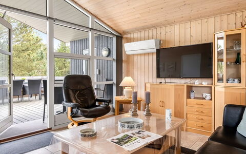 Nadia - 1.7Km from the Sea: Mueble, Diseño De Interiores, Piso, Sofá, Techo, Suelo, Habitación, Sala, Silla, Encendiendo