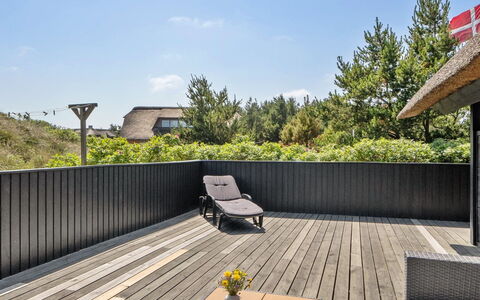 Sine - 500M from the Sea: Mueble, Diseño De Interiores, Piso, Suelo, Techo, Habitación, Silla, Mesa, Departamento, Cocina Y Comedor Mesa