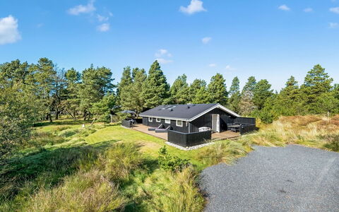 Eirik - 2.5Km from the Sea: Casa, Casa, Techo, Barrio Residencial, Cabaña, Inmuebles, Casa De Campo, Césped, Paisajismo, Vía Muerta