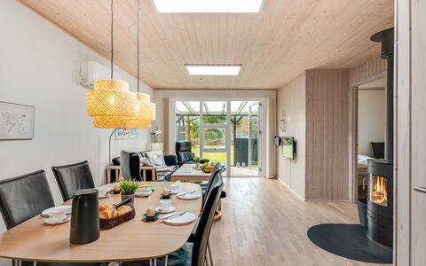 Ragnborg - 900M from the Sea: Diseño De Interiores, Piso, Madera, Mueble, Techo, Suelo, Lámpara, Suelos De Madera, Encendiendo, Cocina