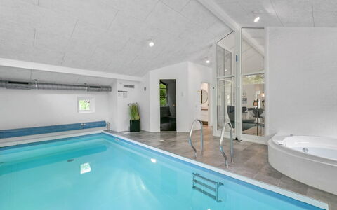 Liviana - from the Sea: Techo, Diseño De Interiores, Suelo, Material Compuesto, Piscina, Recurso, Diseño, Hotel, La Luz Del Día, Planta De Casa