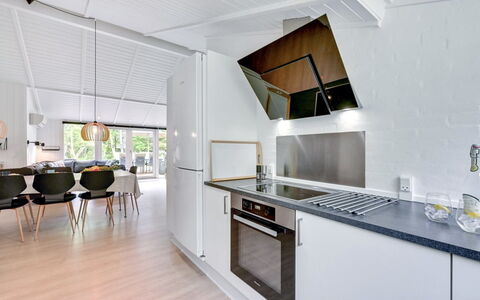 Liviana - from the Sea: Cocina, Diseño De Interiores, Madera, Piso, Techo, Aparato De Cocina, Electrodoméstico, Mostrador, Lámpara, Encendiendo