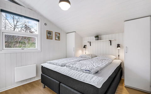 Liviana - from the Sea: Madera, Casa, Habitación, Cama, Congelación, Lecho, Marco De La Cama, Techo, Cabaña, Sábana