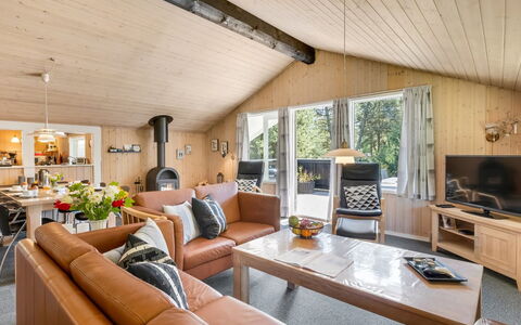 Valpuri - 1.3Km to the Fjord: Madera, Mueble, Sofá, Techo, Sala, Diseño De Interiores, Casa, Cabaña, Habitación