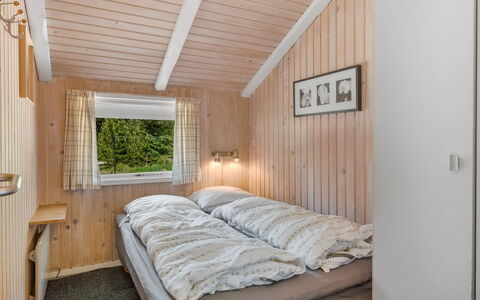 Valpuri - 1.3Km to the Fjord: Madera, Habitación, Cama, Casa, Sábana, Lecho, Casa, Marco De La Cama, Techo, Cabaña