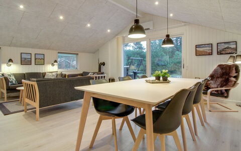 Ria - 250M from the Sea: Madera, Piso, Diseño De Interiores, Mueble, Suelo, Casa, Sala, Suelos De Madera, Techo, Cocina Y Comedor Mesa