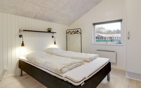 Ria - 250M from the Sea: Madera, Techo, Habitación, Diseño De Interiores, Casa, Cama, Lecho, Habitación, Marco De La Cama, Sábana