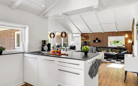Famke - 1Km from the Sea: Mueble, Cocina, Mostrador, Aparato De Cocina, Diseño De Interiores, Piso, Electrodoméstico, Madera, Techo, Gabinetes