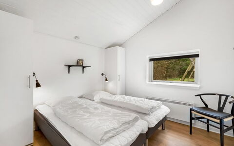 Famke - 1Km from the Sea: Congelación, Habitación, Nieve, Cama, Marco De La Cama, Lecho, Invierno