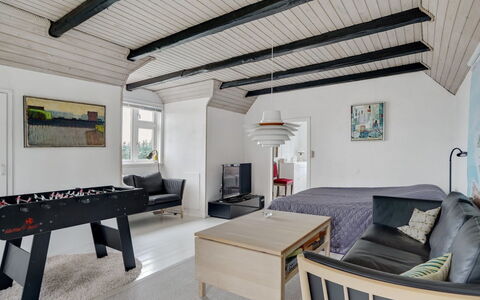 Thorlak - 1Km from the Sea: Mueble, Diseño De Interiores, Piso, Suelo, Pared, Techo, Madera, Habitación, Habitación, Cama