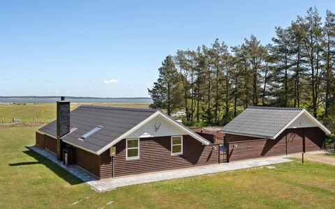 Saila - 500M to the Fjord: Casa, Cabaña, Puerta, Inmuebles, Sombra, Vía Muerta, Madera Dura, Edificios Del Jardín, Porche, Diseño