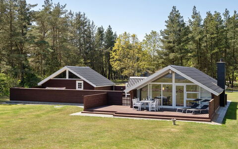 Saila - 500M to the Fjord: Casa, Cabaña, Puerta, Inmuebles, Sombra, Vía Muerta, Madera Dura, Edificios Del Jardín, Porche, Diseño