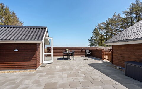 Saila - 500M to the Fjord: Casa, Cabaña, Puerta, Inmuebles, Sombra, Vía Muerta, Madera Dura, Edificios Del Jardín, Porche, Diseño