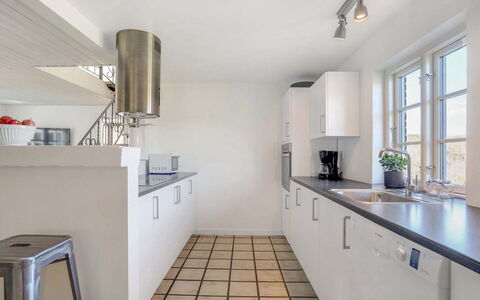 Domnika - 350M from the Sea: Cocina, Piso, Mostrador, Diseño De Interiores, Suelo, Aparato De Cocina, Techo, Arreglo De Tubería, Gabinetes, Lavabo