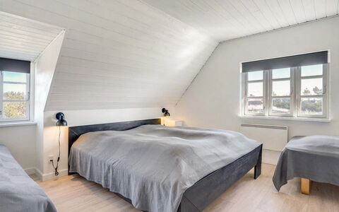 Domnika - 350M from the Sea: Habitación, Piso, Madera, Cama, Techo, Suelo, Diseño De Interiores, Lecho, Sábana, Casa
