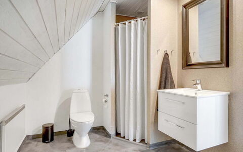 Domnika - 350M from the Sea: Piso, Suelo, Arreglo De Tubería, Pared, Baño, Diseño De Interiores, Madera, Baño, Techo, Lavabo