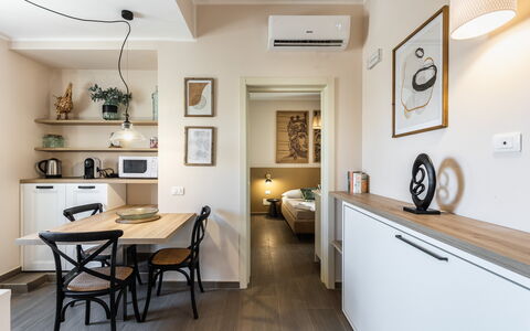 Donna Rosa Holiday Home: Marco, Propiedad, Mueble, Mesa, Madera, Diseño De Interiores, Piso, Suelo, Pared