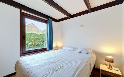 Edelweiss with Parking: Pared, Madera, Habitación, Cama, Diseño De Interiores, Techo, Suelo, Piso, Casa, Habitación