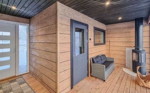 Hehku: Piso, Madera, Suelo, Diseño De Interiores, Suelos De Madera, Techo, Madera Dura, Puerta, Manchas De Madera, Casa