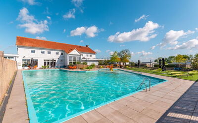 Pavilion Waterfront 4+2