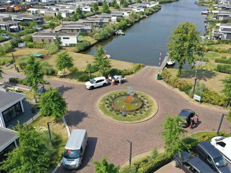 Pavilion Waterfront 4+2