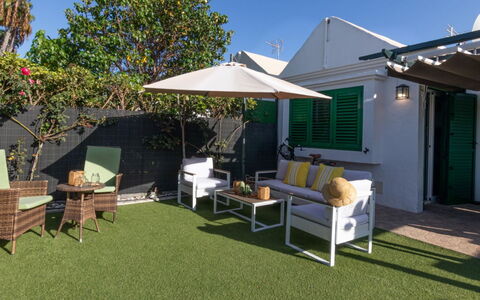 Playa Flor 82: Mueble, Cielo, Sombra, Edificio, Mueble Para Exteriores, Diseño De Interiores, Ocio, Barrio Residencial, Paisaje, Bienes Raíces