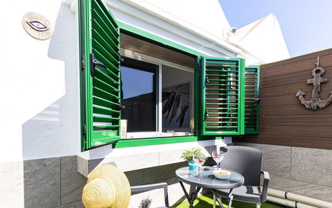 Maspalomas 1060: Mueble Para Exteriores, Silla, Sombra, Mesa Al Aire Libre, Balcón, Planta De Casa
