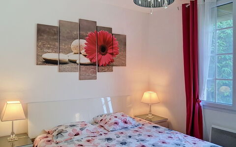 Mayne: Mueble, Diseño De Interiores, Pared, Cama, Habitación, Habitación, Linos, Textil, Sábana, Suelo